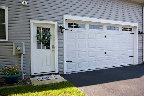 24/7 Emergency Garage Door Panel Replacement experts in Perrysburg, OH